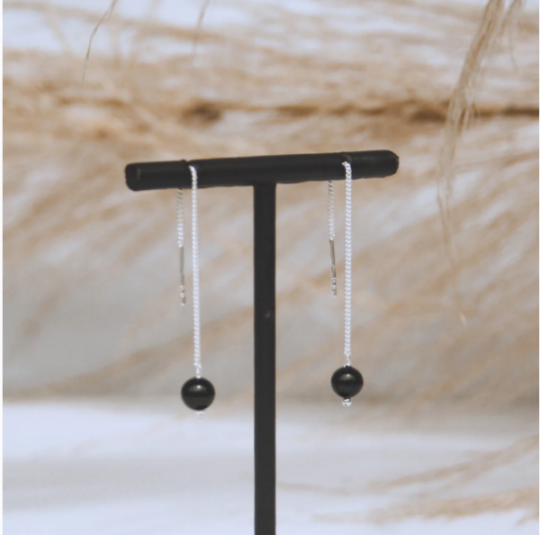 La Stele Black Onyx Thread Earrings