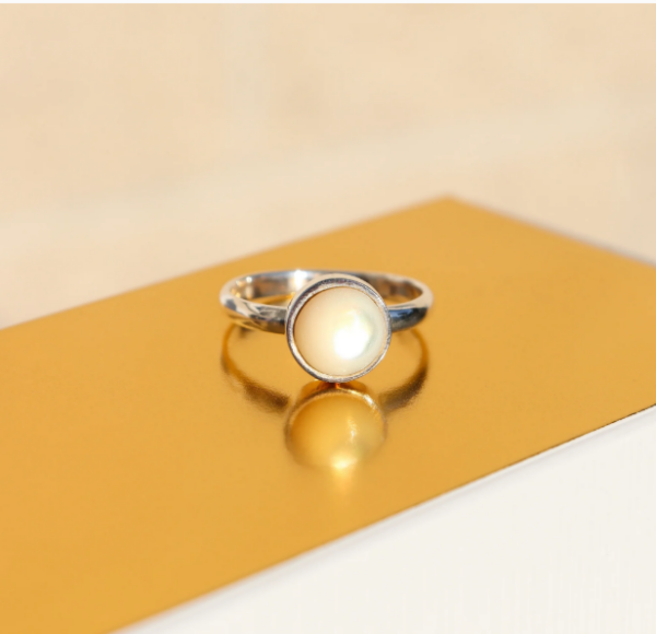 La Stele Mother of Pearl Circle Ring