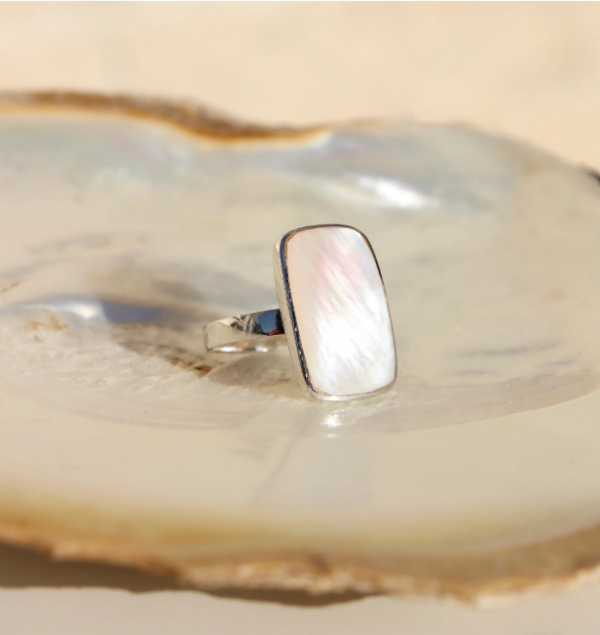 La Stele Mother of Pearl Rectangle Ring - Image 3